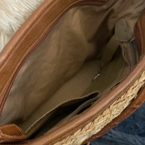 Brighten Elana Messenger Bag - Picture 4 of 12